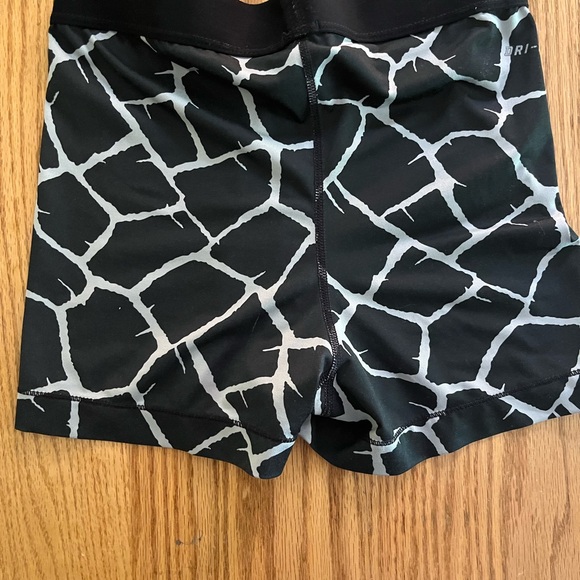 2 Nike Pro Tight Shorts Womens Sz Small Dri Fit - Picture 6 of 10